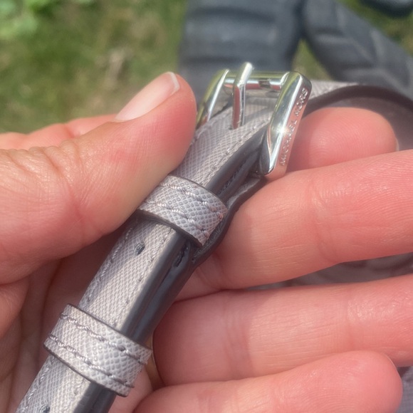 Michael Michael Kors gray 
JET SET TRAVEL CROSSBODY CLUTCH - Picture 14 of 15